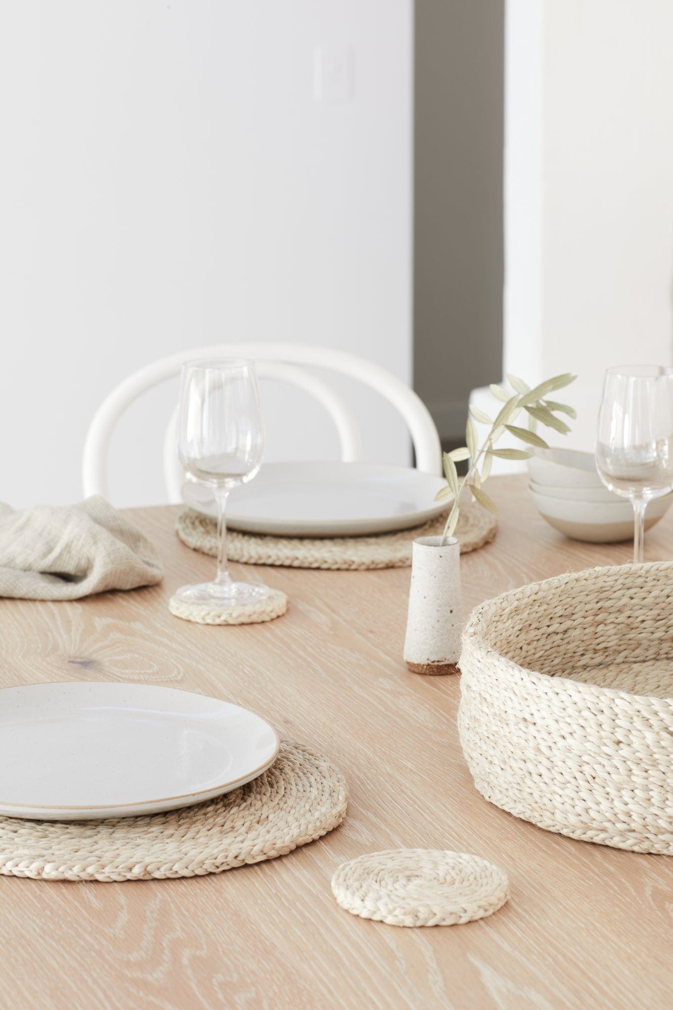 Round Natural Jute Placemats x 8 in basket