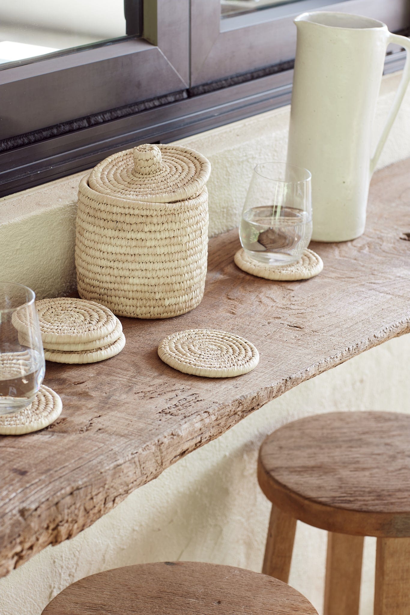 Round Palm Fibre Coasters x 8 (in basket with lid)