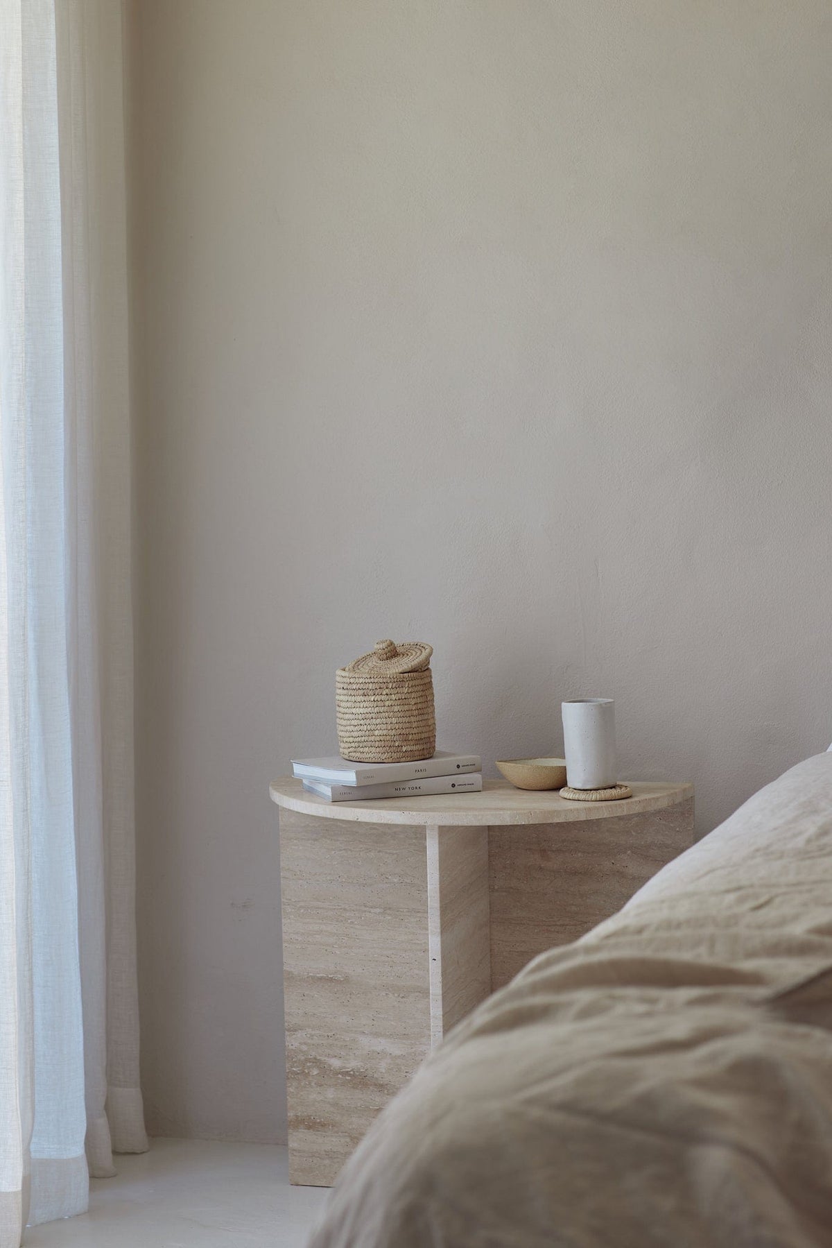 Round Palm Fibre Coasters x 8 (in basket with lid)