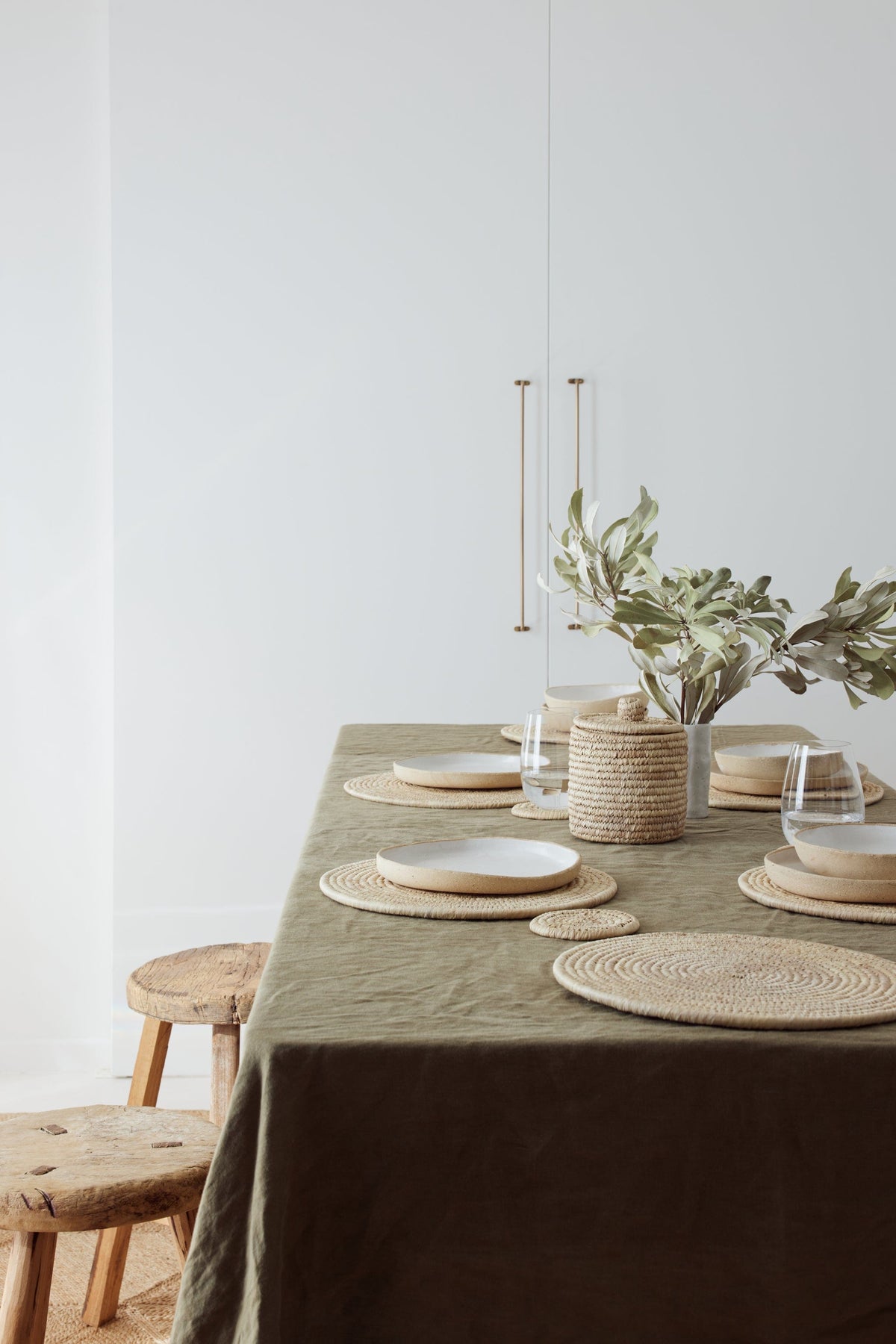 Round Palm Fibre Coasters x 8 (in basket with lid)