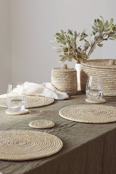 Round Palm Fibre Placemats x 8 (in basket with lid)