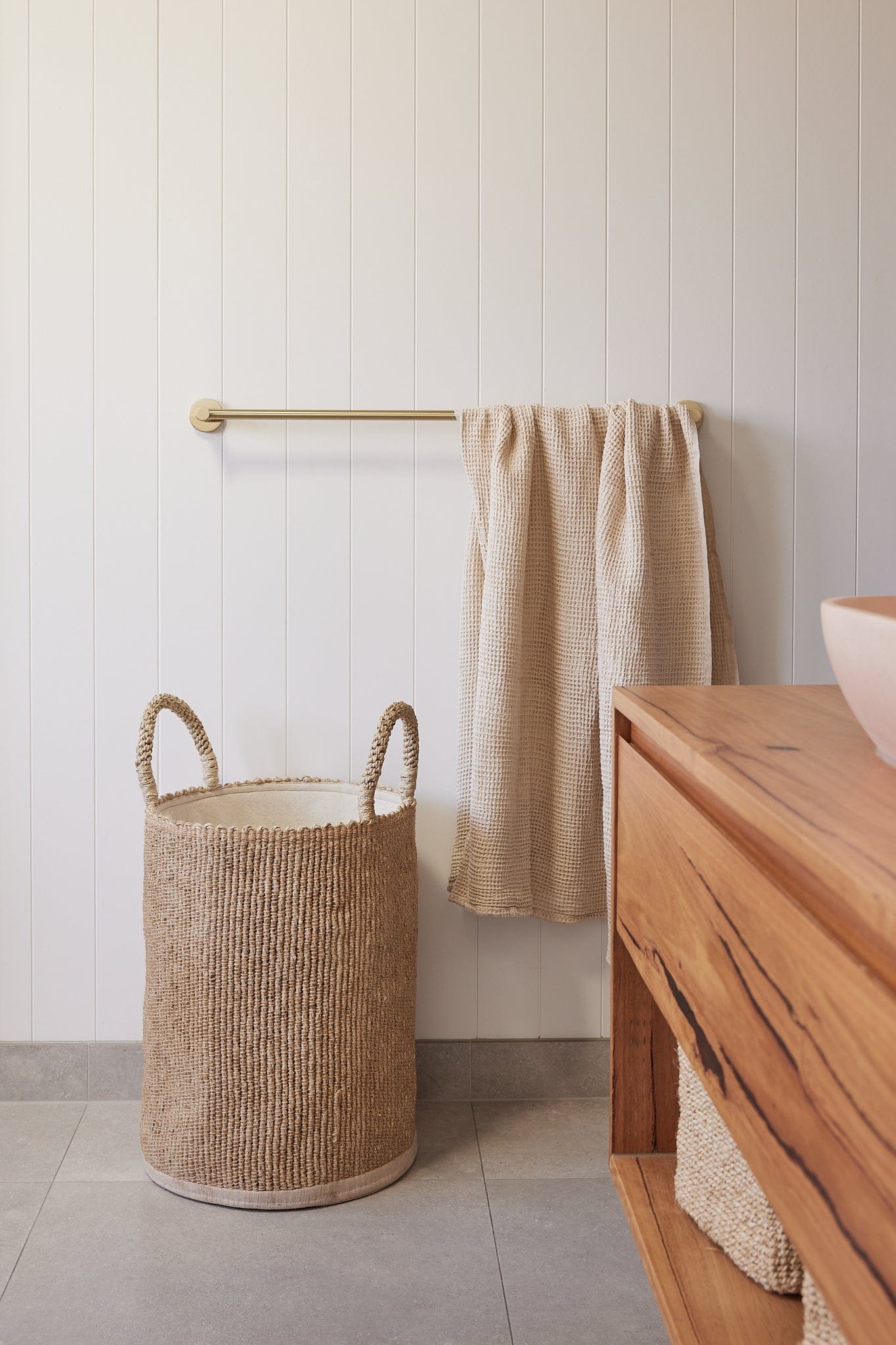 https://thedharmadooreu.com/cdn/shop/products/the-dharma-door-organic-cotton-towels-handwoven-bath-sheet-oatmeal-30874653655107_2000x.jpg?v=1685505811